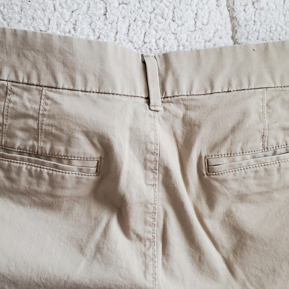Old Navy Khaki Shorts - Picture 3 of 5
